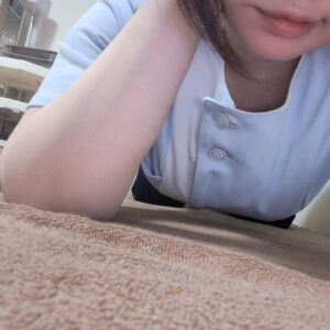 昨日転がってTVを見ていた位置です笑